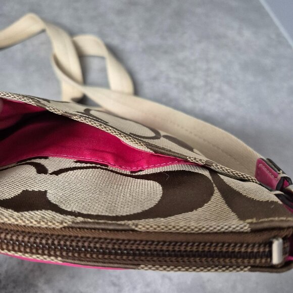 Coach Signature Crossbody Bag with Pink Patent Leather Trim - Picture 4 of 8